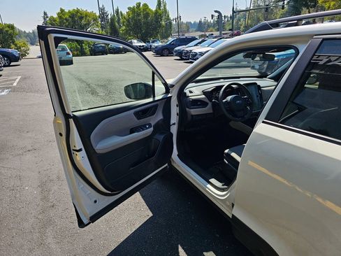 Used 2025 Subaru Forester Premium AWD/4WD image 18