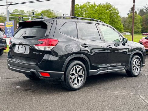 Used 2024 Subaru Forester Premium AWD/4WD image 3