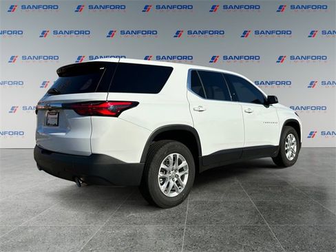 Used 2023 Chevrolet Traverse LS image 5