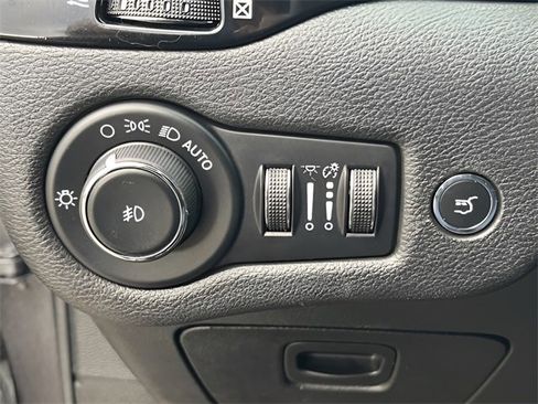 Used 2023 Jeep Cherokee Altitude Lux image 22