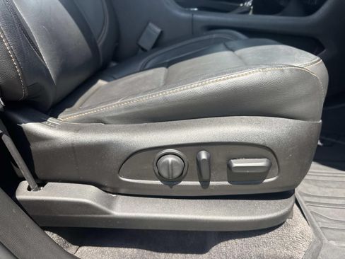 Used 2019 Chevrolet Traverse LT w/ LT Premium Package AWD/4WD image 13