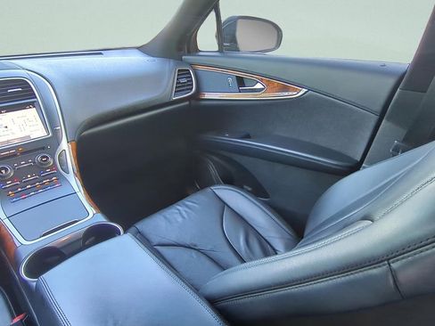 Used 2016 Lincoln MKX Reserve w/ Cargo Utility Package FWD image 13