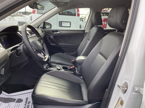 Used 2023 Volkswagen Tiguan SE image 16
