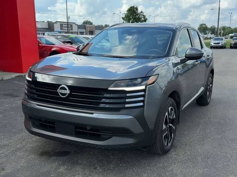 Used 2025 Nissan Kicks SV w/ SV Premium Package AWD/4WD image 2