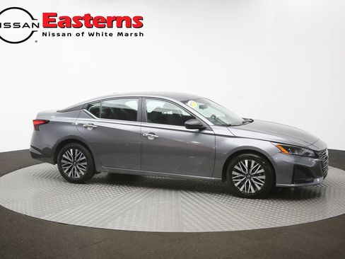 Used 2025 Nissan Altima 2.5 SV FWD image 45