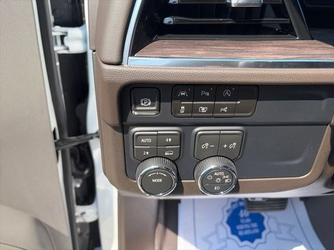 New 2026 Chevrolet Suburban LT w/ Comfort Package AWD/4WD image 19