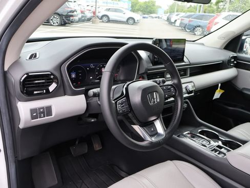 Certified 2025 Honda Pilot Elite image 17