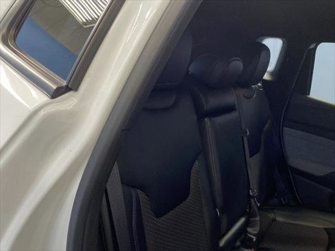 Certified 2024 Jeep Compass Latitude image 37