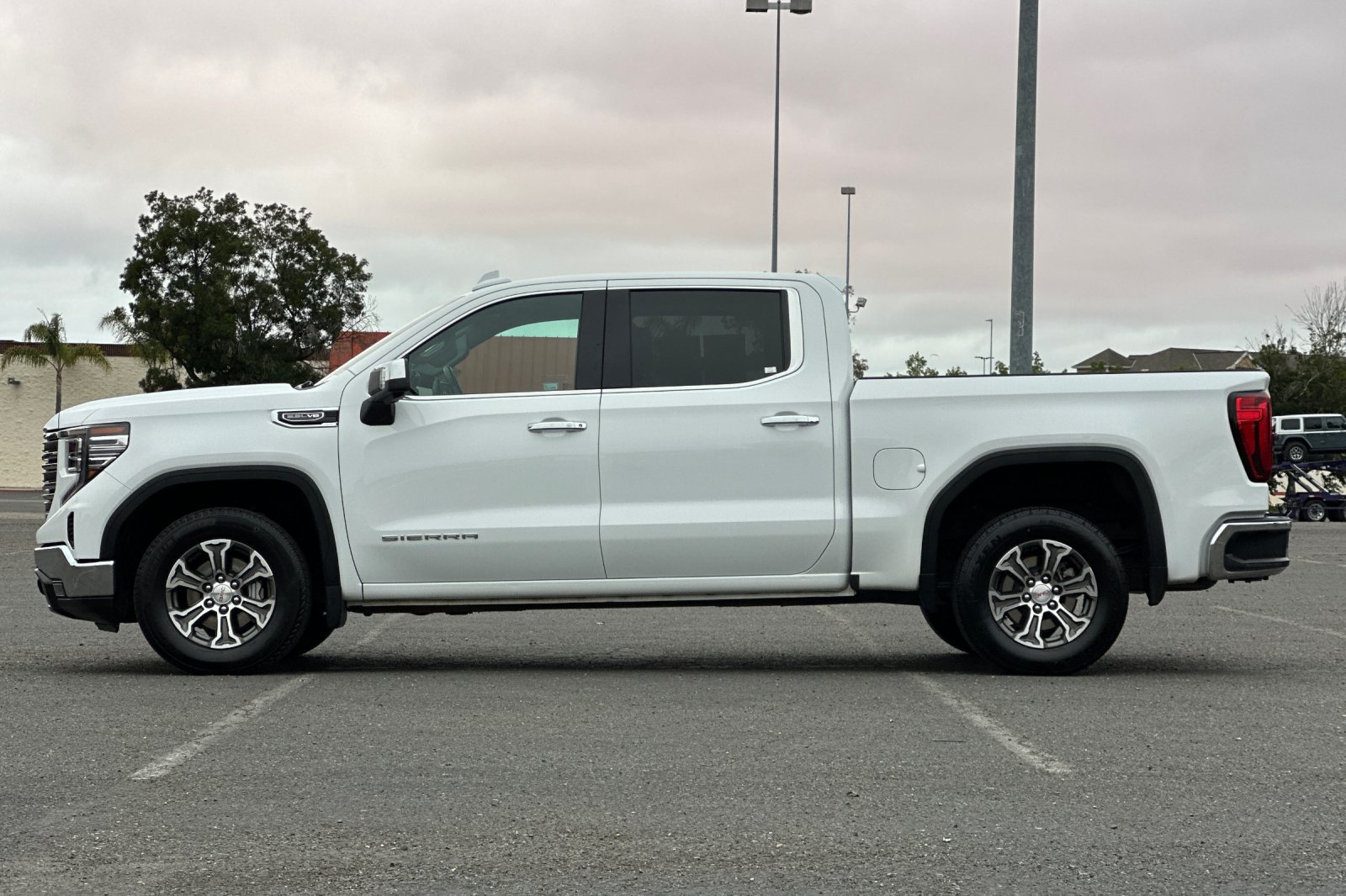 Used 2025 GMC Sierra 1500 SLT RWD image 6