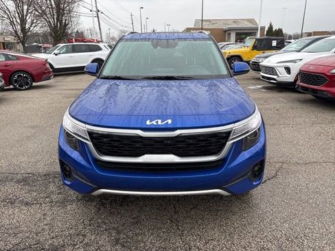 Certified 2023 Kia Seltos EX image 2