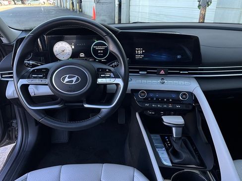 Used 2025 Hyundai Elantra Limited image 13