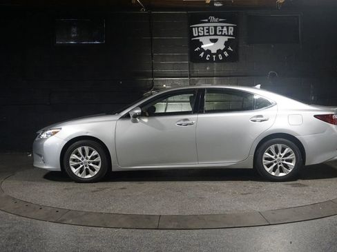 Used 2014 Lexus ES 300h w/ Premium Package w/Bamboo Trim image 2