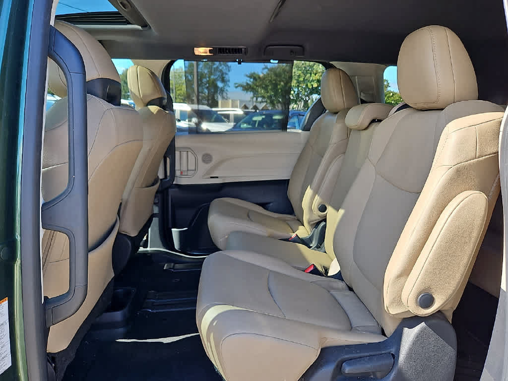 Used 2021 Toyota Sienna XLE FWD image 9