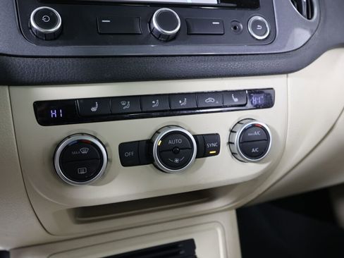 Used 2014 Volkswagen Tiguan SEL image 37