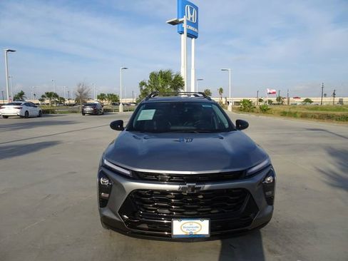 Used 2025 Chevrolet Trax ACTIV w/ Driver Confidence Package FWD image 2