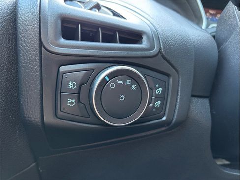 Used 2018 Ford Focus SEL image 25