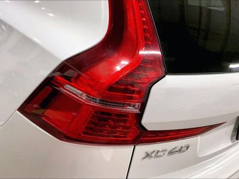 Used 2020 Volvo XC60 T6 Momentum image 30