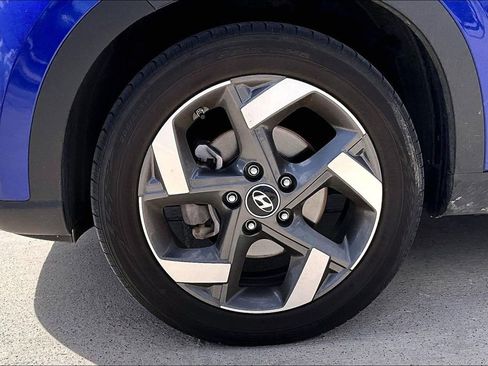 Used 2023 Hyundai Venue Limited image 11