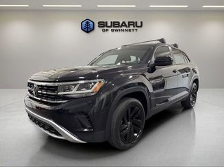 Used 2023 Volkswagen Atlas Cross Sport SE w/ Black Wheel Package video 1