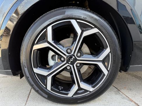 Used 2024 Kia Niro EX Touring image 19