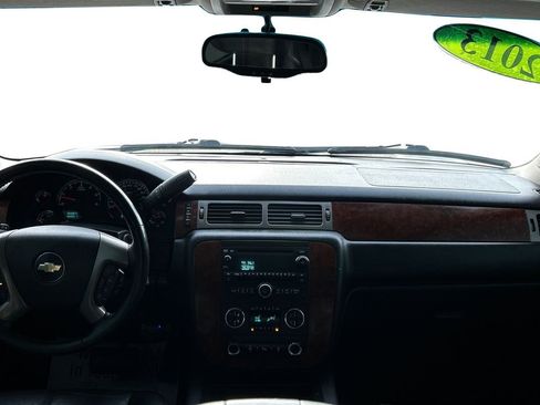 Used 2013 Chevrolet Suburban LT image 27