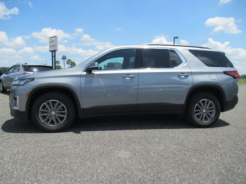 Used 2023 Chevrolet Traverse LT FWD image 4