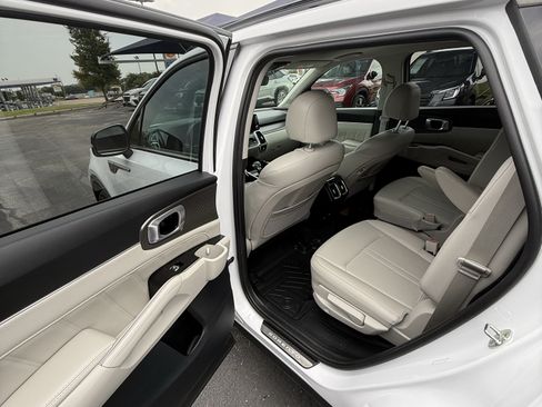 Used 2023 Kia Sorento SX AWD/4WD image 12