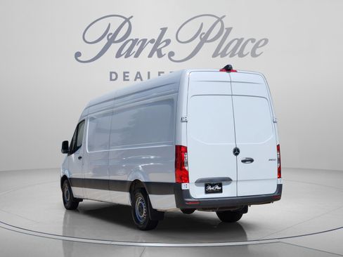 Used 2025 Mercedes-Benz Sprinter 2500 image 3