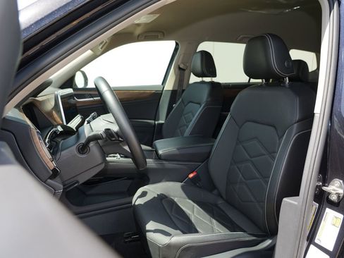 Used 2025 Volkswagen Atlas SE AWD/4WD image 12
