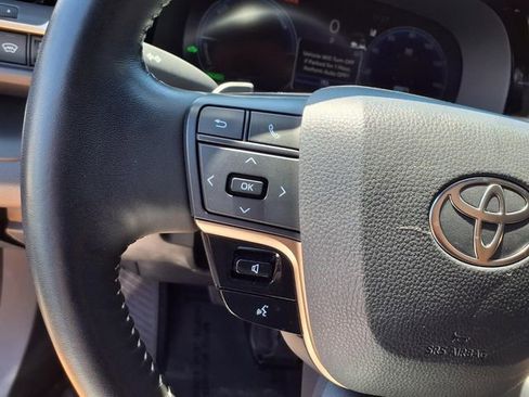 Used 2025 Toyota Crown Signia AWD/4WD image 16