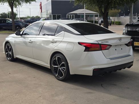 Certified 2023 Nissan Altima 2.5 SR w/ SR Premium Package FWD image 5