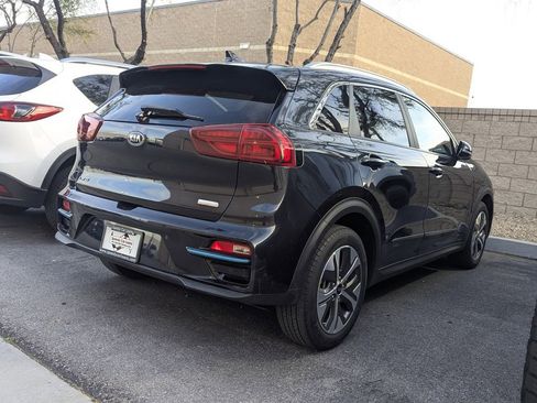 Used 2021 Kia Niro EX Premium image 4