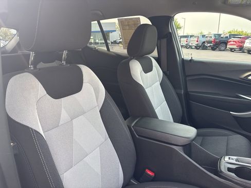 Used 2025 Chevrolet Trax LS image 47