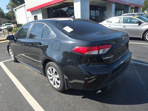 Used 2023 Toyota Corolla SE w/ SE Premium Package FWD image 6