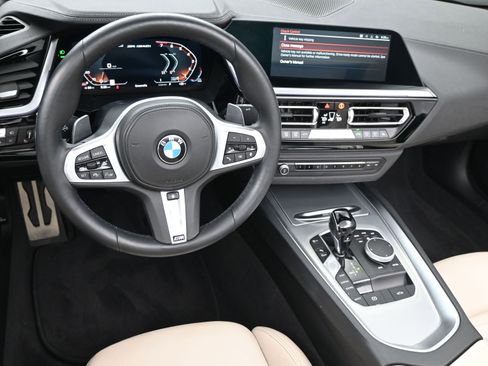 Used 2023 BMW Z4 M40i w/ Premium Package image 7