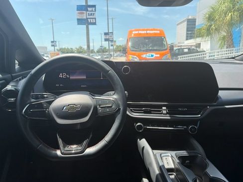 Certified 2024 Chevrolet Equinox EV RS FWD image 3