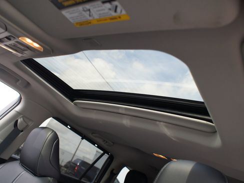 Used 2025 Toyota Highlander Limited image 6