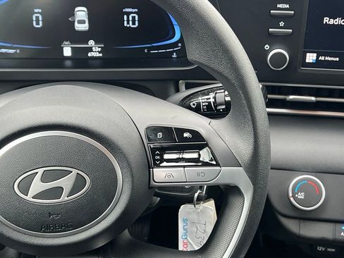 Certified 2025 Hyundai Elantra SE FWD image 24