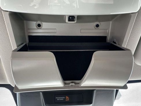 Used 2024 Nissan Rogue SV image 36