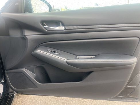 Used 2025 Nissan Altima 2.5 SV FWD image 13