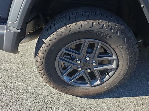 Used 2025 Jeep Wrangler Sport S image 19