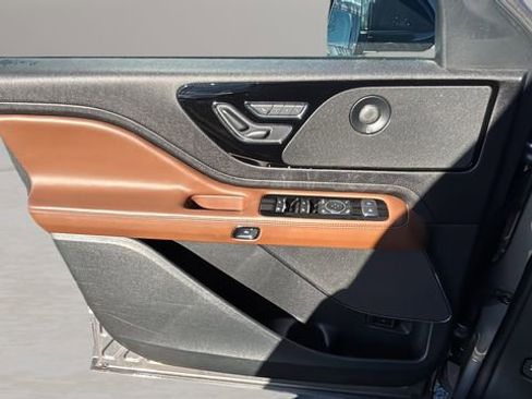 Used 2023 Lincoln Aviator Reserve w/ Equipment Group 201A image 17