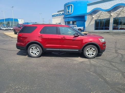 Used 2018 Ford Explorer XLT w/ Equipment Group 201A AWD/4WD image 6