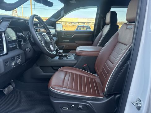 Used 2025 GMC Sierra 1500 Denali Ultimate image 12