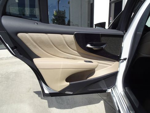 Used 2021 Lexus LS 500 RWD image 17