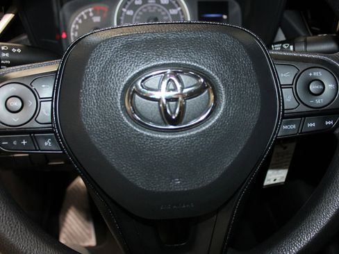 Used 2020 Toyota Corolla LE FWD image 18