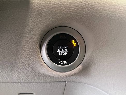 Used 2022 Chrysler Pacifica Touring-L image 22