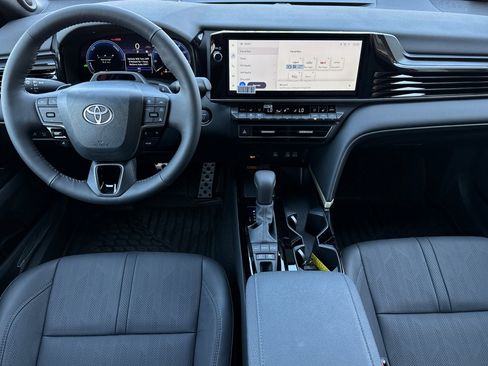New 2026 Toyota Camry Hybrid FWD image 9