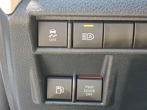 Used 2023 Toyota Sienna XLE AWD/4WD image 25