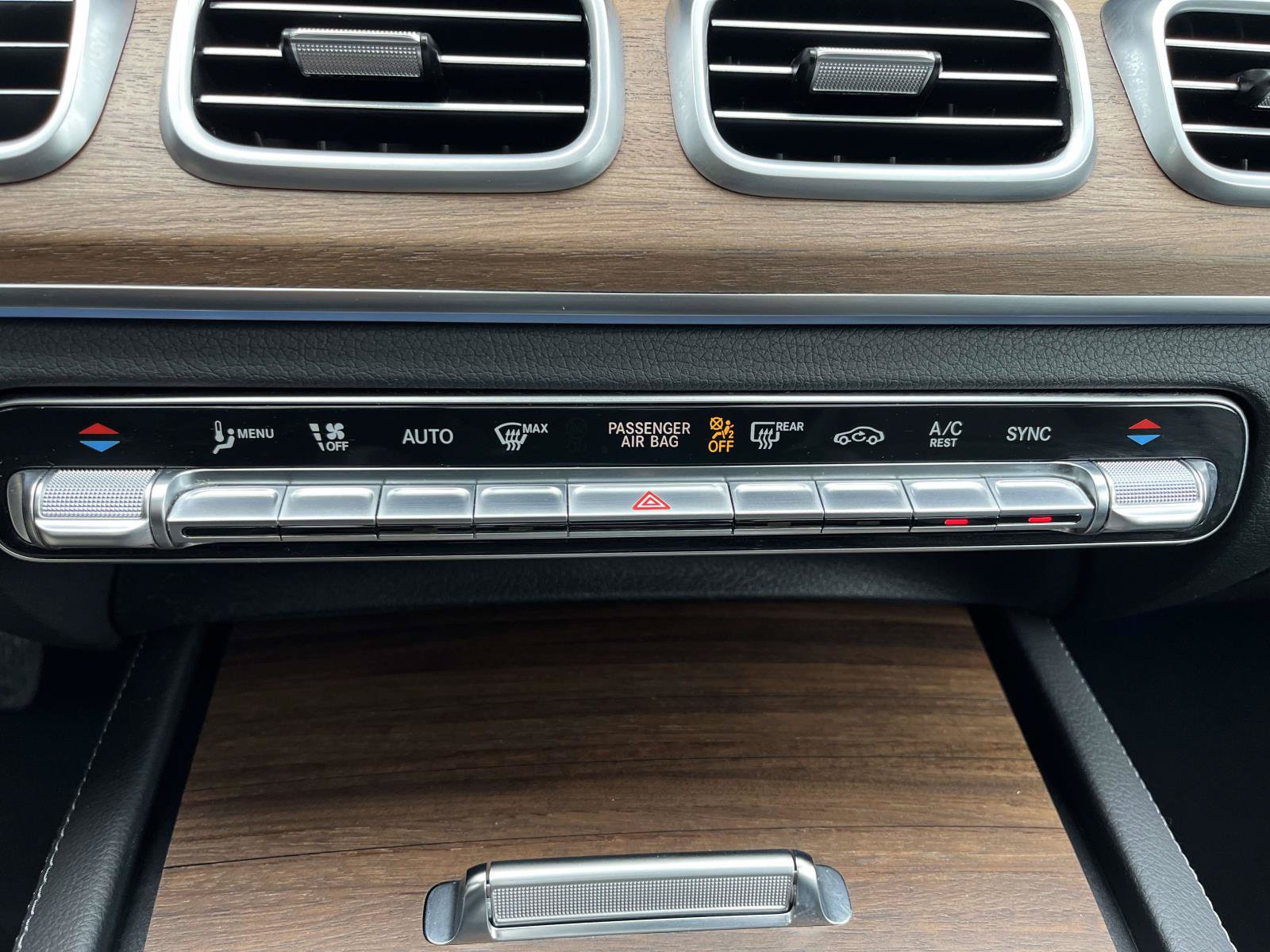 Certified 2025 Mercedes-Benz GLE 350 4MATIC image 31